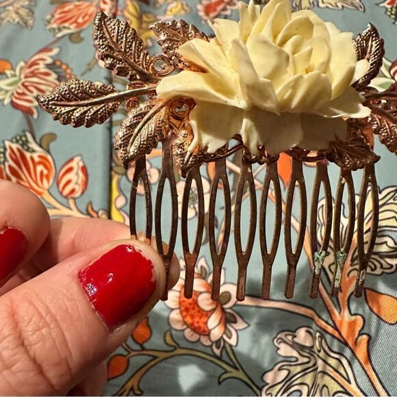 Ivory Rose Hair Comb - Picture 6 of 7